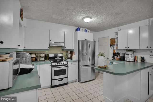 $215,000 | 102 West Jackson Street, Fleetwood, PA 19522