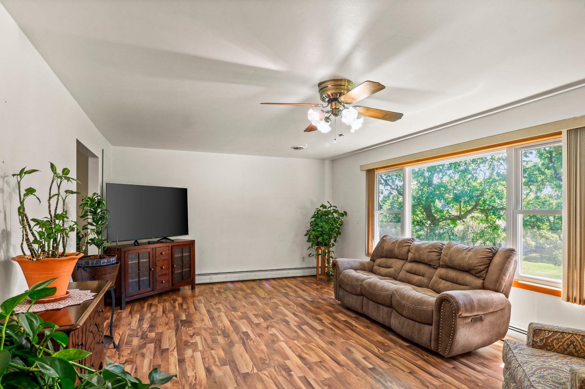 4990 Bultman Road Madison, WI 53704 - Photo 4 of 41
