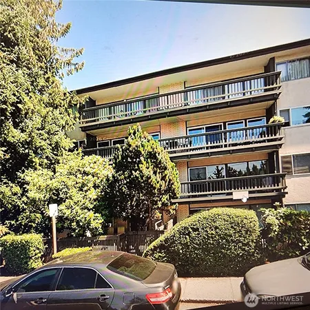 $1,950 | 2500 81st Avenue Southeast, Unit 103, Mercer Island, WA 98040