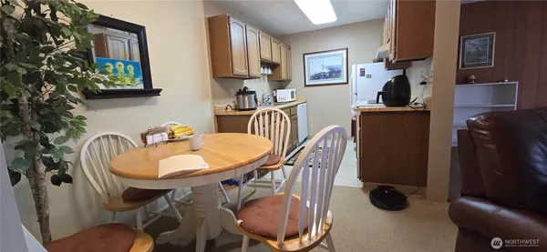 $1,950 | 2500 81st Avenue Southeast, Unit 103, Mercer Island, WA 98040