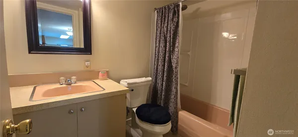 $1,950 | 2500 81st Avenue Southeast, Unit 103, Mercer Island, WA 98040