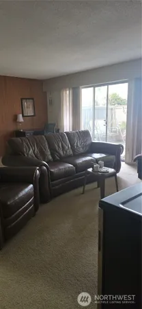$1,950 | 2500 81st Avenue Southeast, Unit 103, Mercer Island, WA 98040