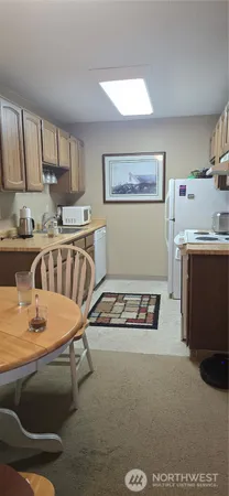 $1,950 | 2500 81st Avenue Southeast, Unit 103, Mercer Island, WA 98040