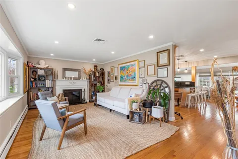 $899,000 | 7 Meadowbrook Drive, Barrington, RI 02806