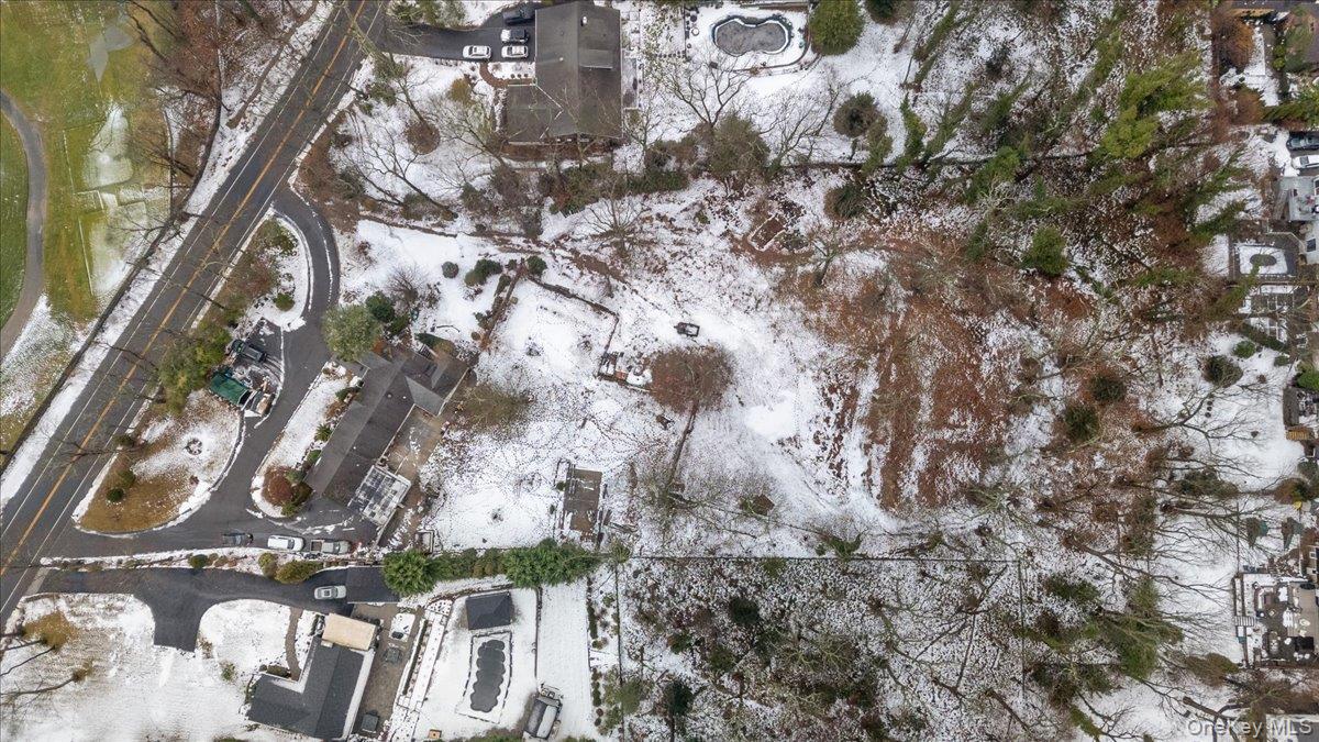 33 Fleets Cove Road Huntington, NY 11743 - Photo 3 of 44 a picture of flowers