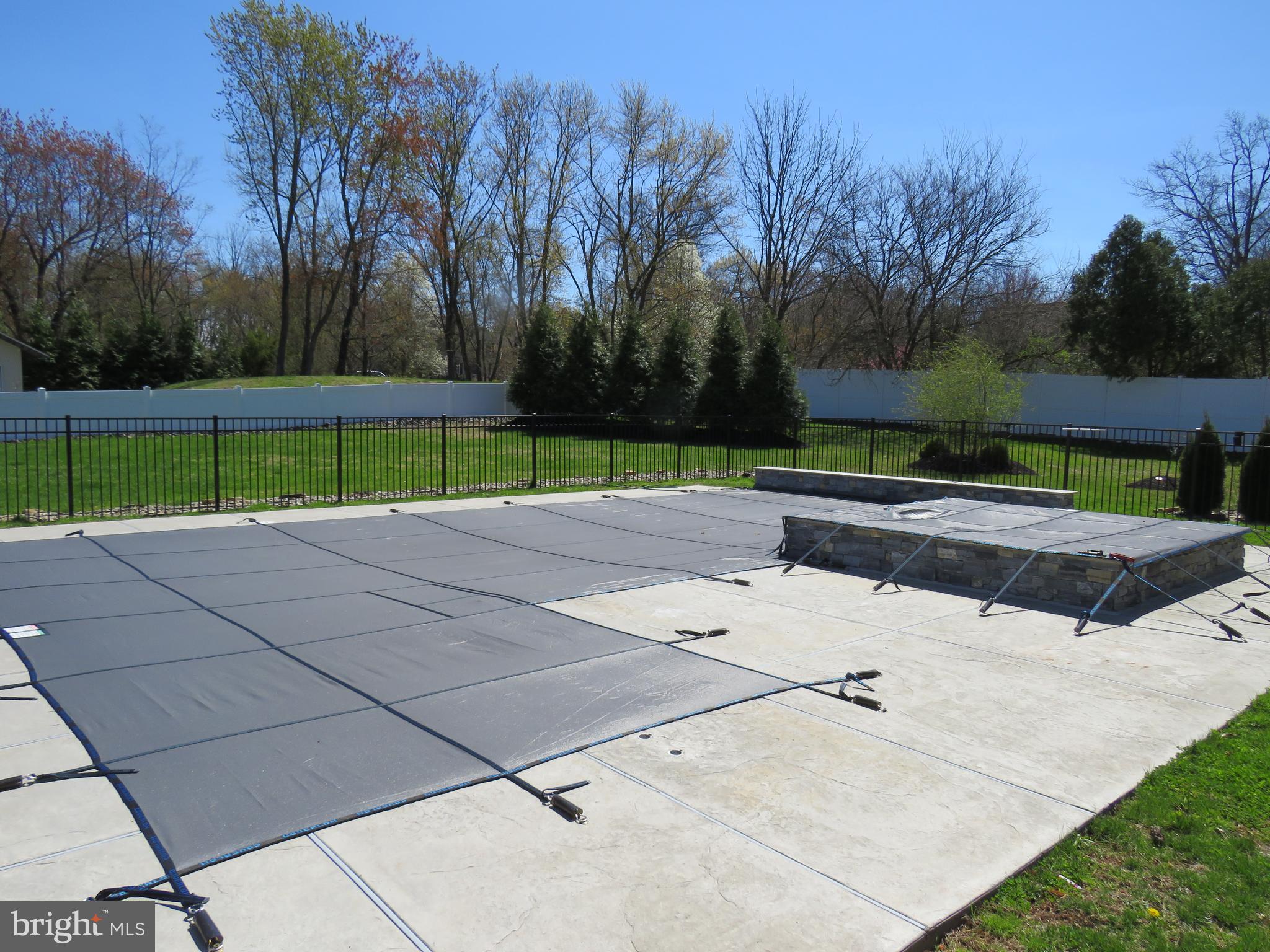 10 Spring Hill Road Perkasie, PA 18944 - Photo 63 of 74 Pool with Spa