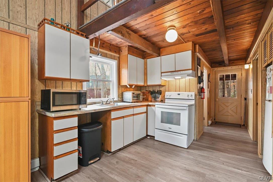 3103 Delaware Circle Bushkill, PA 18324 - Photo 5 of 43