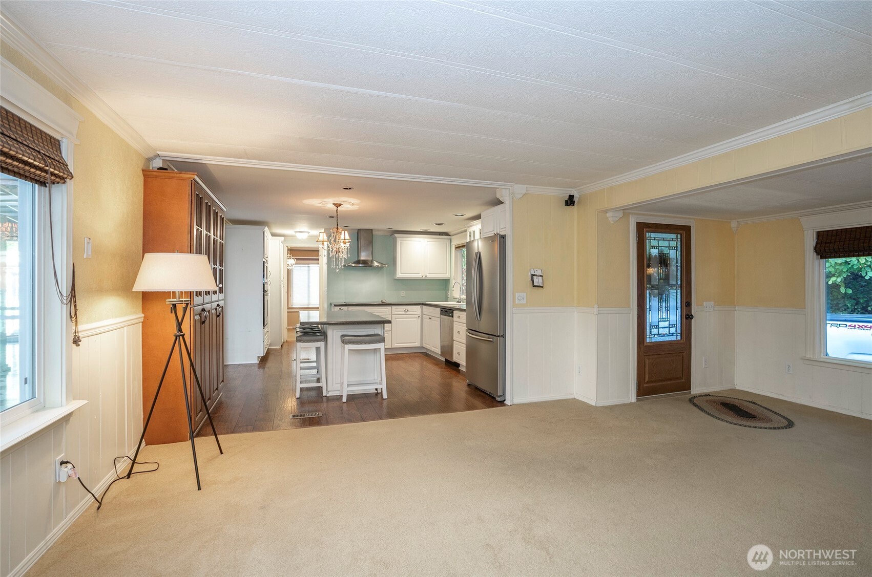 33507 43rd Avenue Southwest Federal Way, WA 98023 - Photo 14 of 40 a view of a livingroom with furniture and a flat screen tv