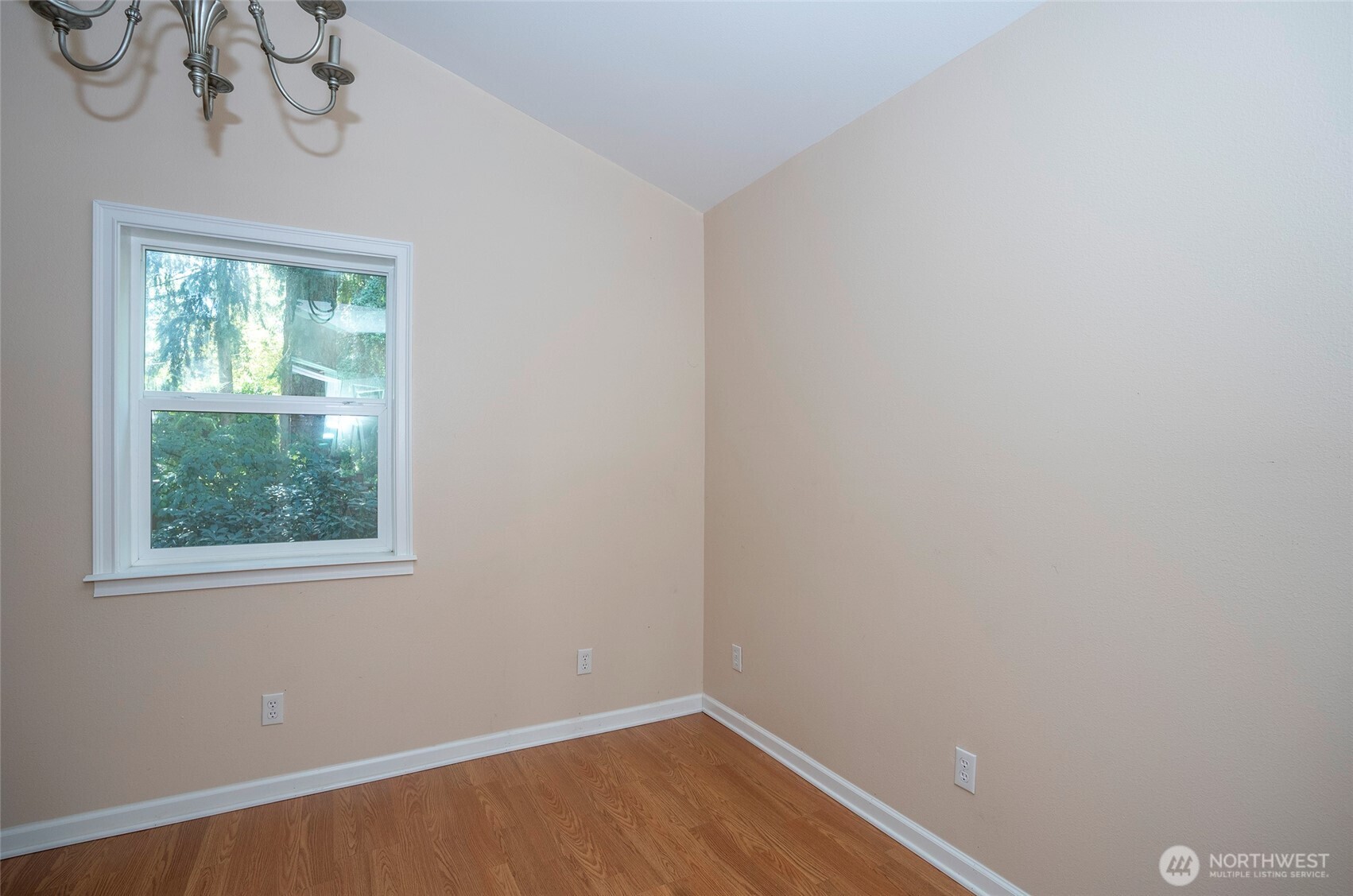 33507 43rd Avenue Southwest Federal Way, WA 98023 - Photo 37 of 40 an empty room with a window