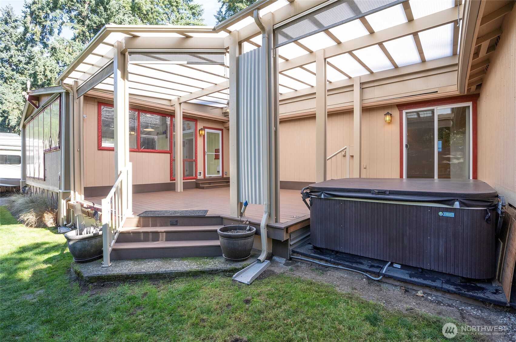 33507 43rd Avenue Southwest Federal Way, WA 98023 - Photo 4 of 40 front view of house with a yard