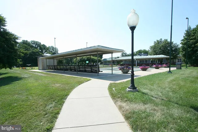 $2,400 | 3310 North Leisure World Boulevard, Unit 621, Silver Spring, MD 20906