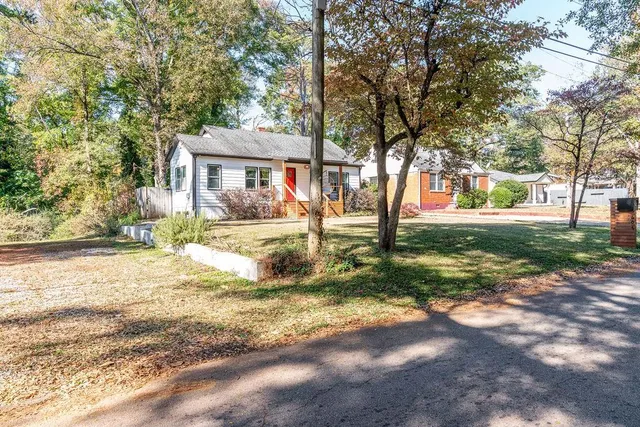 a view of a house with a yard