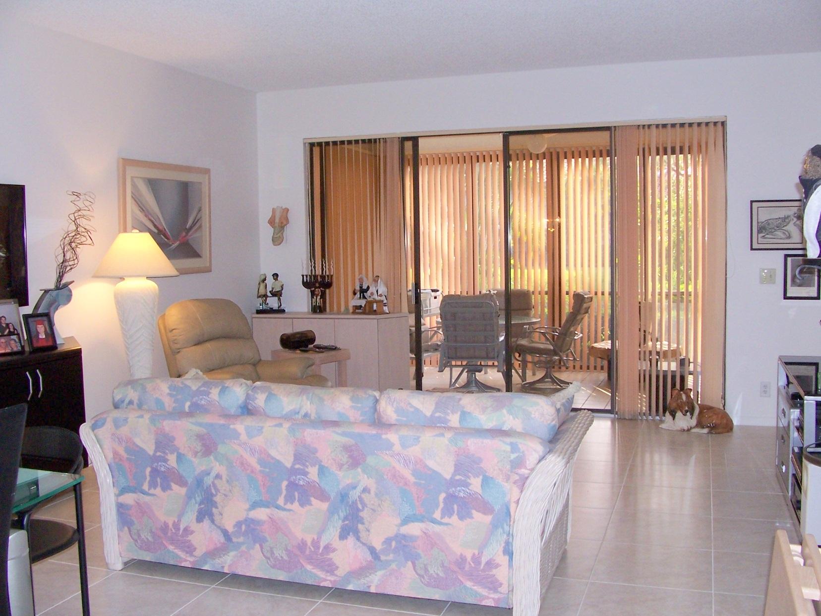 7908 Seville Place, Unit 1701 Boca Raton, FL 33433 - Photo 4 of 23 Living rom