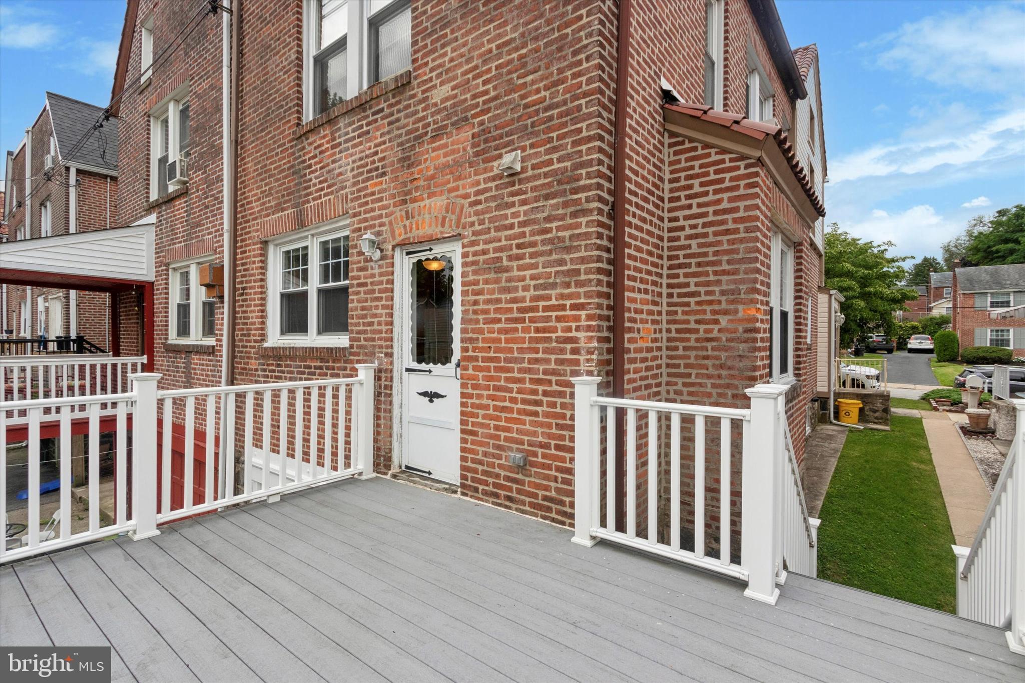 27 Wayne Avenue Springfield, PA 19064 - Photo 23 of 25 Composite Deck