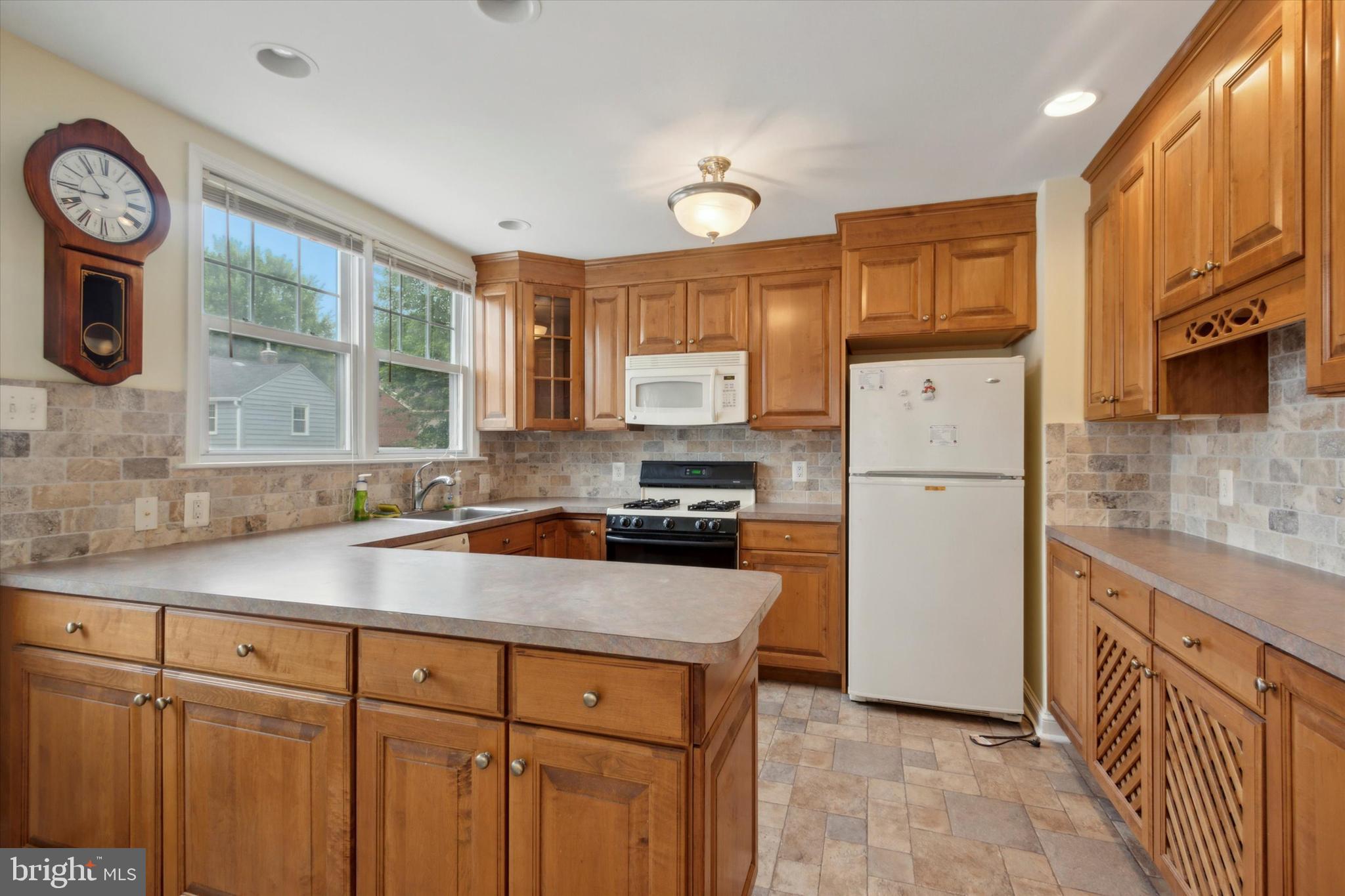 27 Wayne Avenue Springfield, PA 19064 - Photo 7 of 25 Kitchen