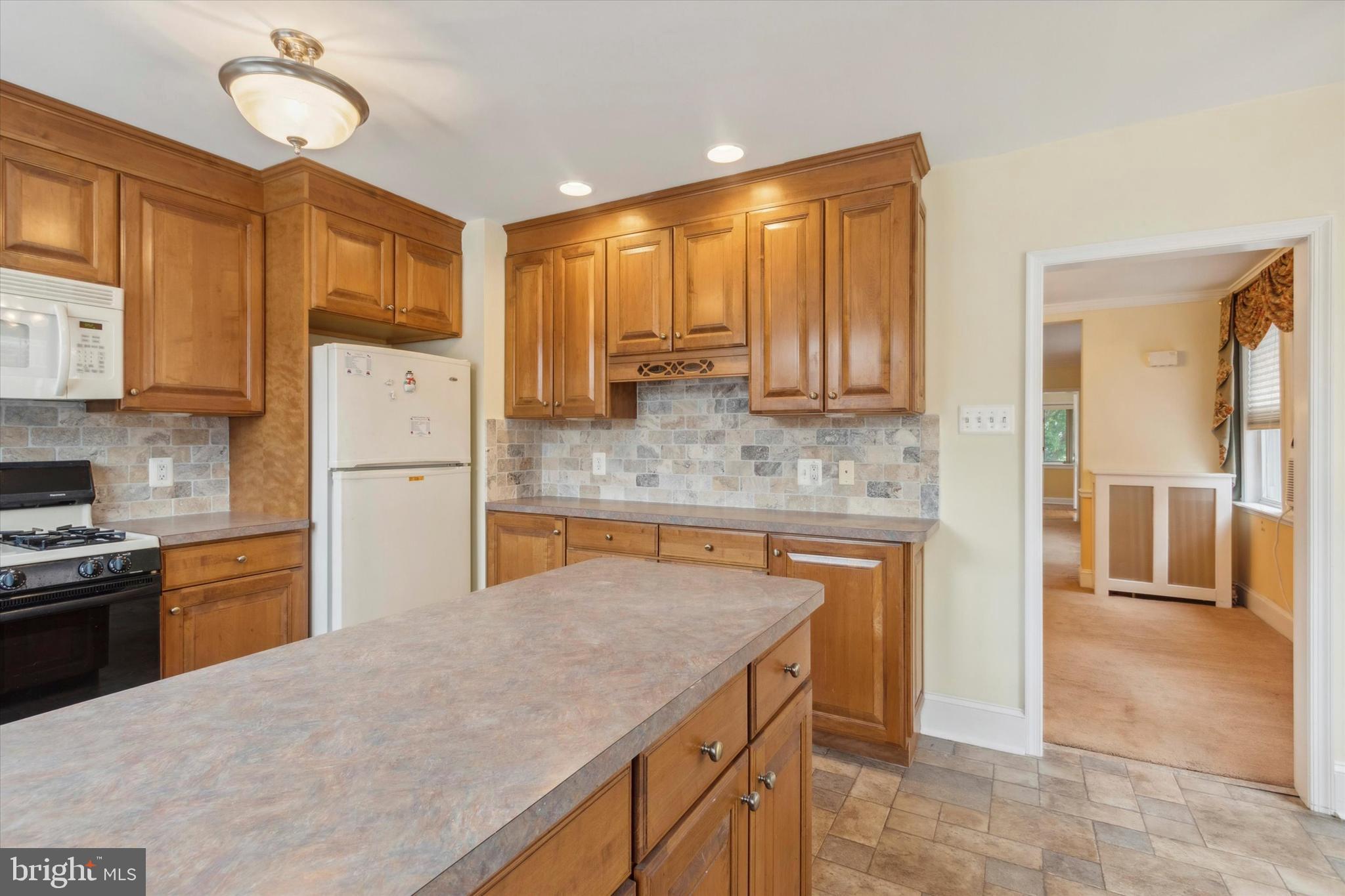 27 Wayne Avenue Springfield, PA 19064 - Photo 9 of 25 Kitchen