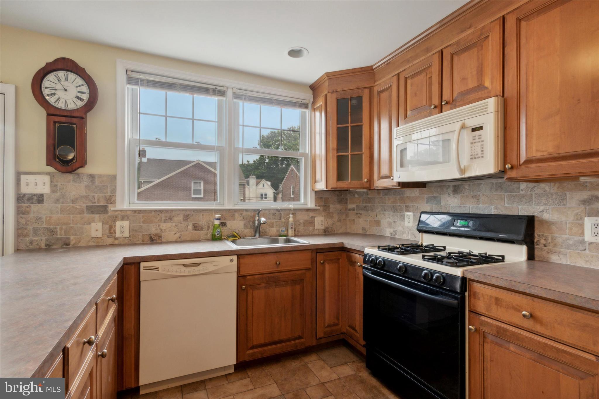 27 Wayne Avenue Springfield, PA 19064 - Photo 10 of 25 Kitchen
