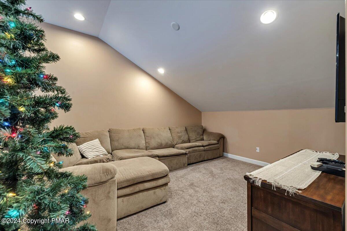 12 Beechwood Road Lake Harmony, PA 18624 - Photo 19 of 44 Loft