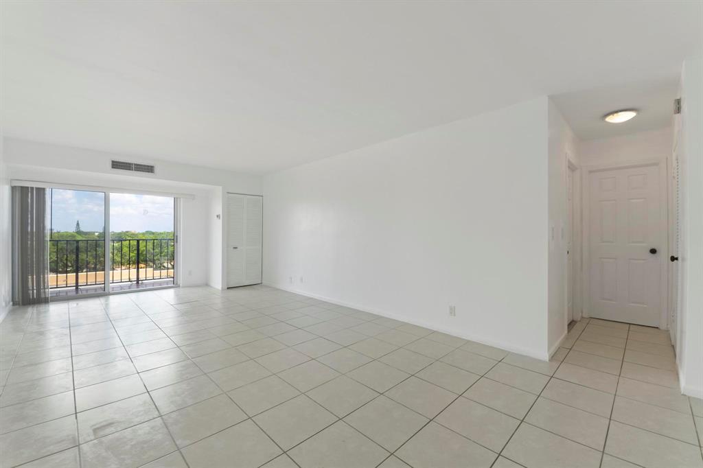 1625 Southeast 10th Avenue, Unit 508 Fort Lauderdale, FL 33316 - Photo 2 of 22 a view of an empty room and window