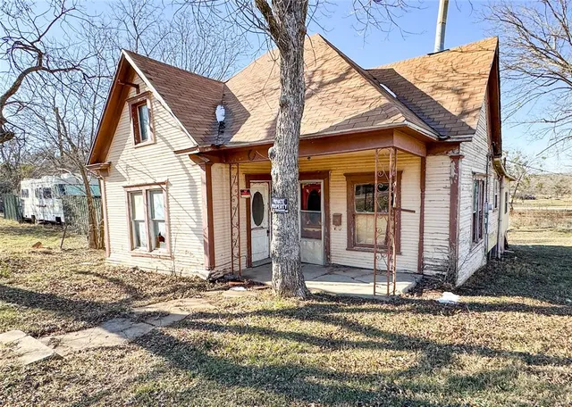 a view of a house with small yard