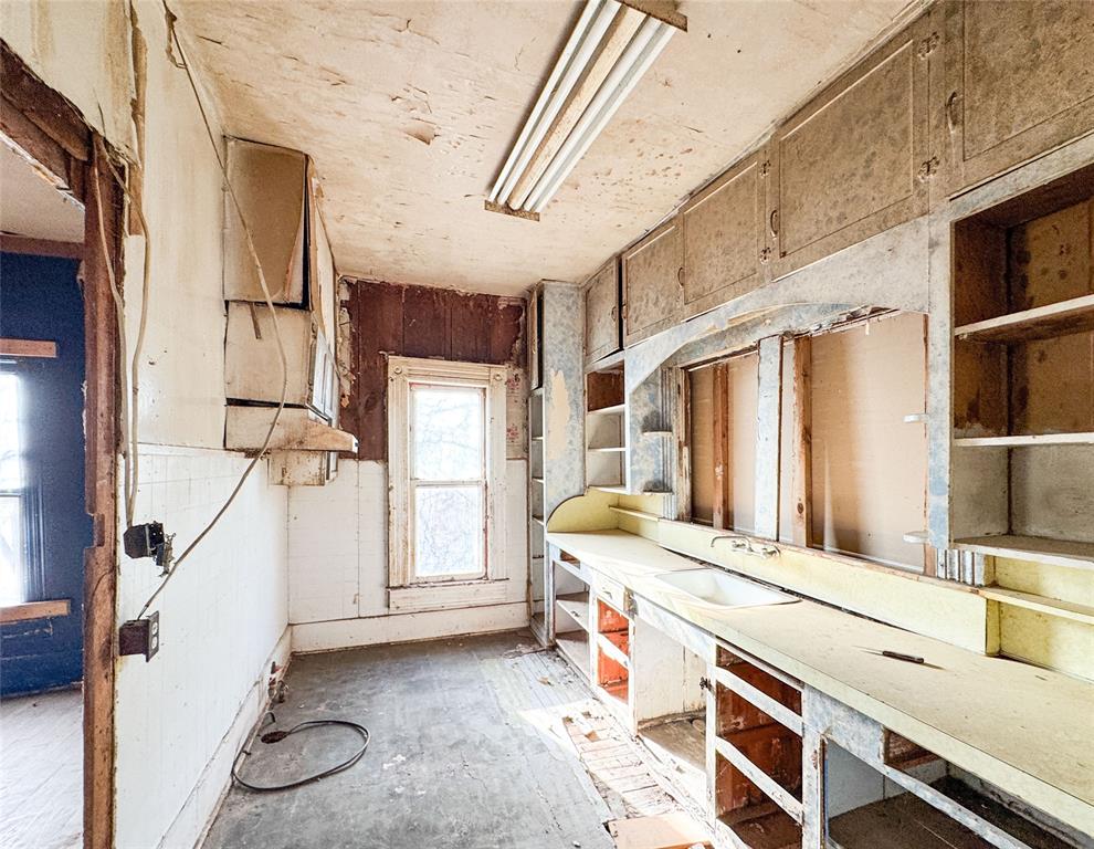 306 West 3rd Street Cisco, TX 76437 - Photo 18 of 35