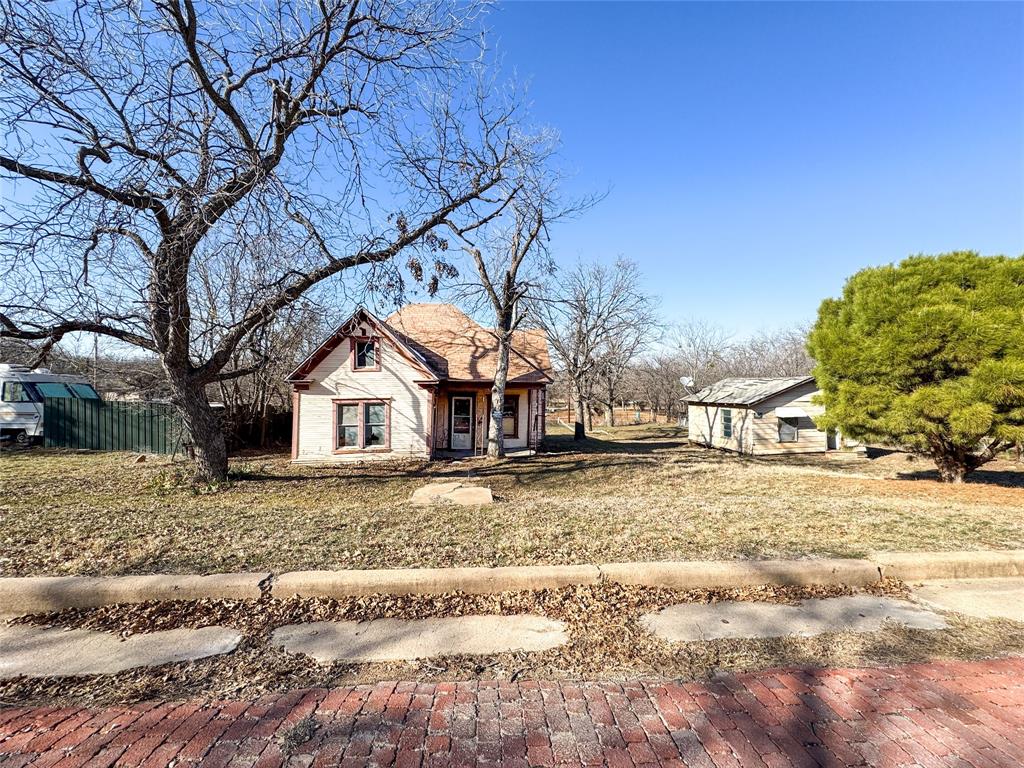 306 West 3rd Street Cisco, TX 76437 - Photo 4 of 35