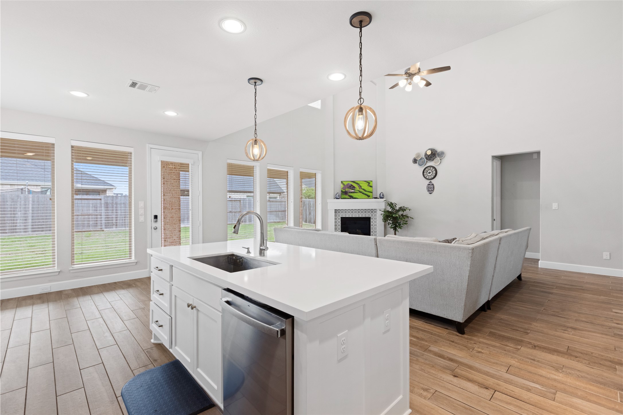 4210 Ana Ridge Lane Fulshear, TX 77441 - Photo 11 of 50 Kitchen/ Living