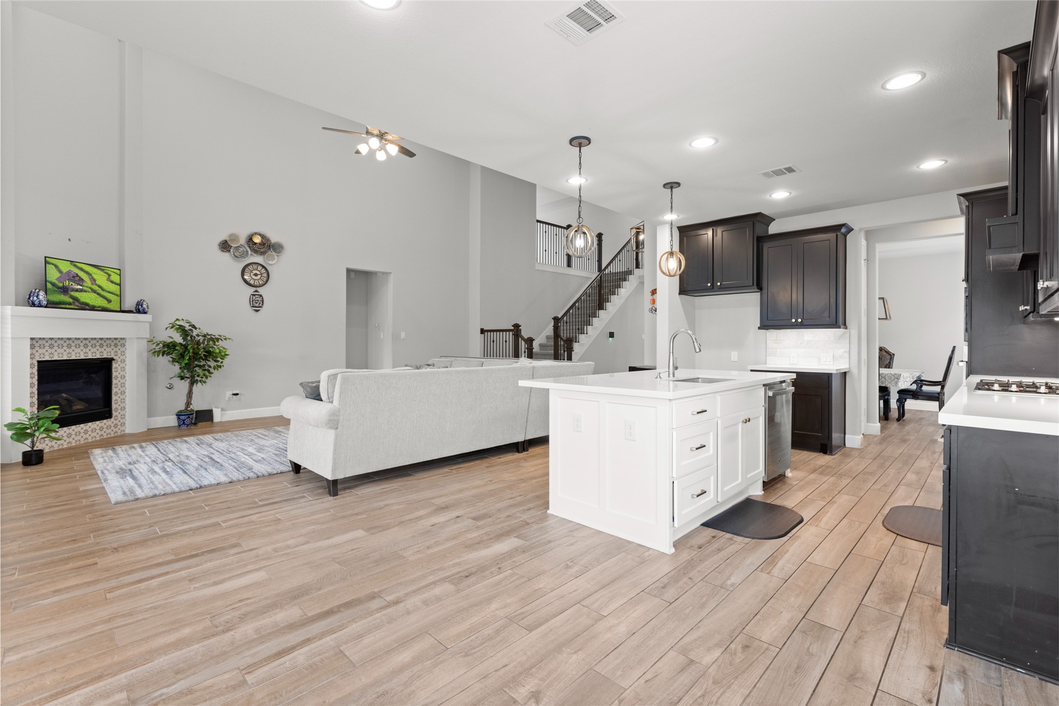 4210 Ana Ridge Lane Fulshear, TX 77441 - Photo 46 of 50 Living/ Kitchen