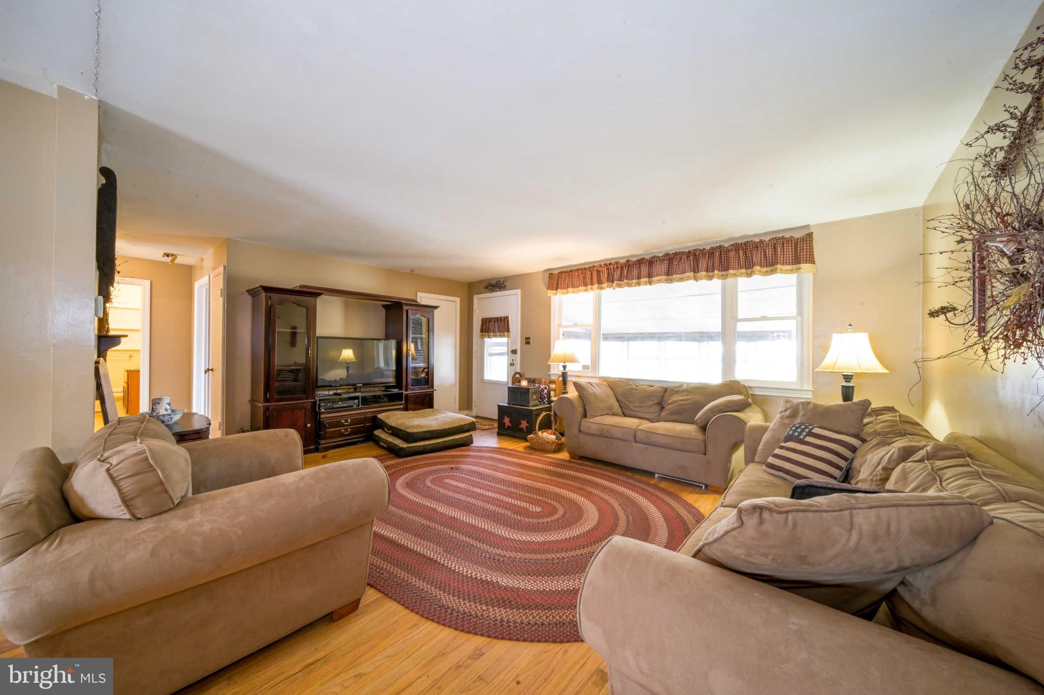 2968 Goentner Road Willow Grove, PA 19090 - Photo 4 of 19 Living room