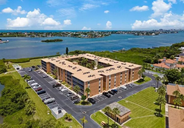 $2,000 | 12760 Indian Rocks Road, Unit 1030 (FURNISHED), Largo, FL 33774