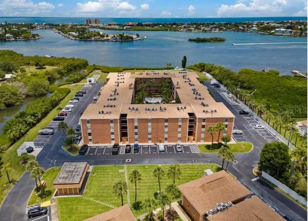 $2,000 | 12760 Indian Rocks Road, Unit 1030 (FURNISHED), Largo, FL 33774