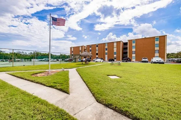 $2,000 | 12760 Indian Rocks Road, Unit 1030 (FURNISHED), Largo, FL 33774