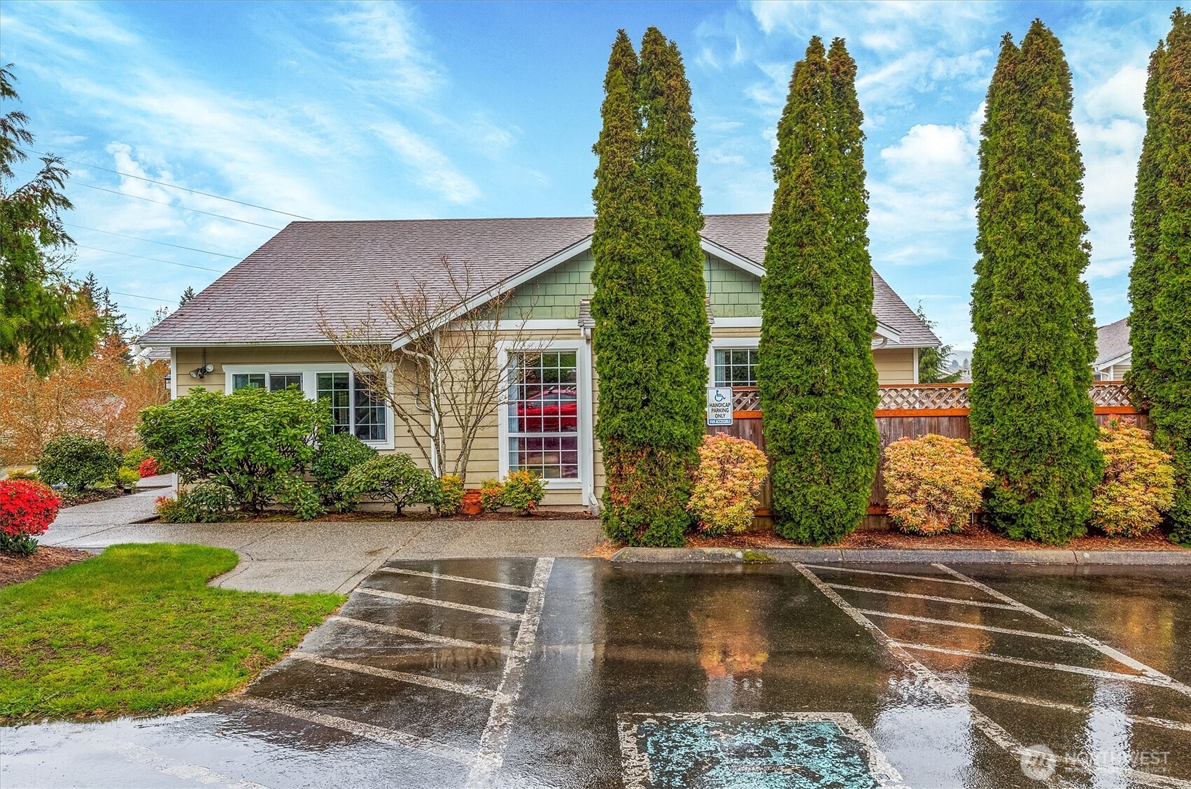 715 Harrington Place Southeast, Unit 2140 Renton, WA 98058 - Photo 33 of 36 a front view of a house with garden