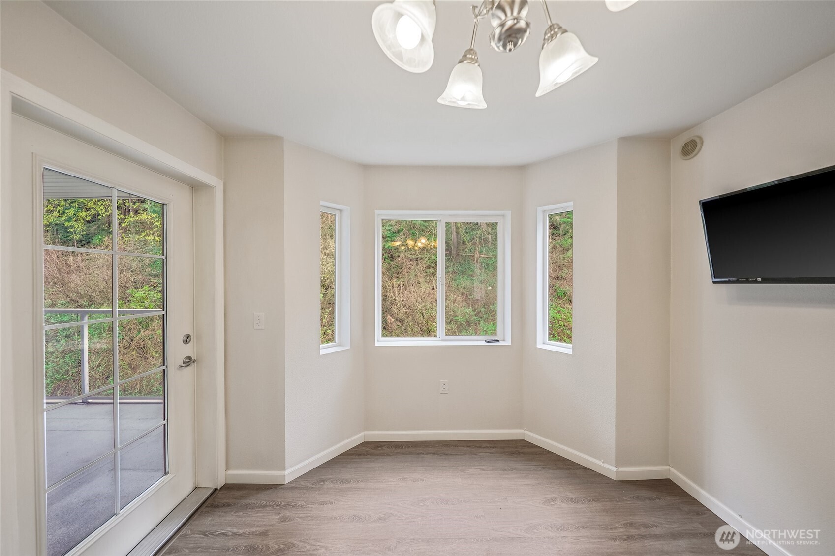 715 Harrington Place Southeast, Unit 2140 Renton, WA 98058 - Photo 8 of 36 a view of an empty room with a window