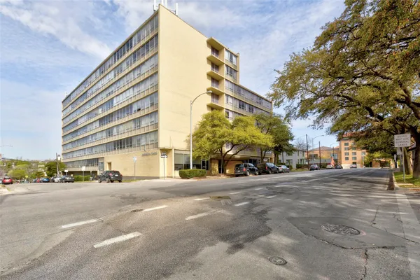 $1,500 | 1800 Lavaca Street, Unit A703, Austin, TX 78701