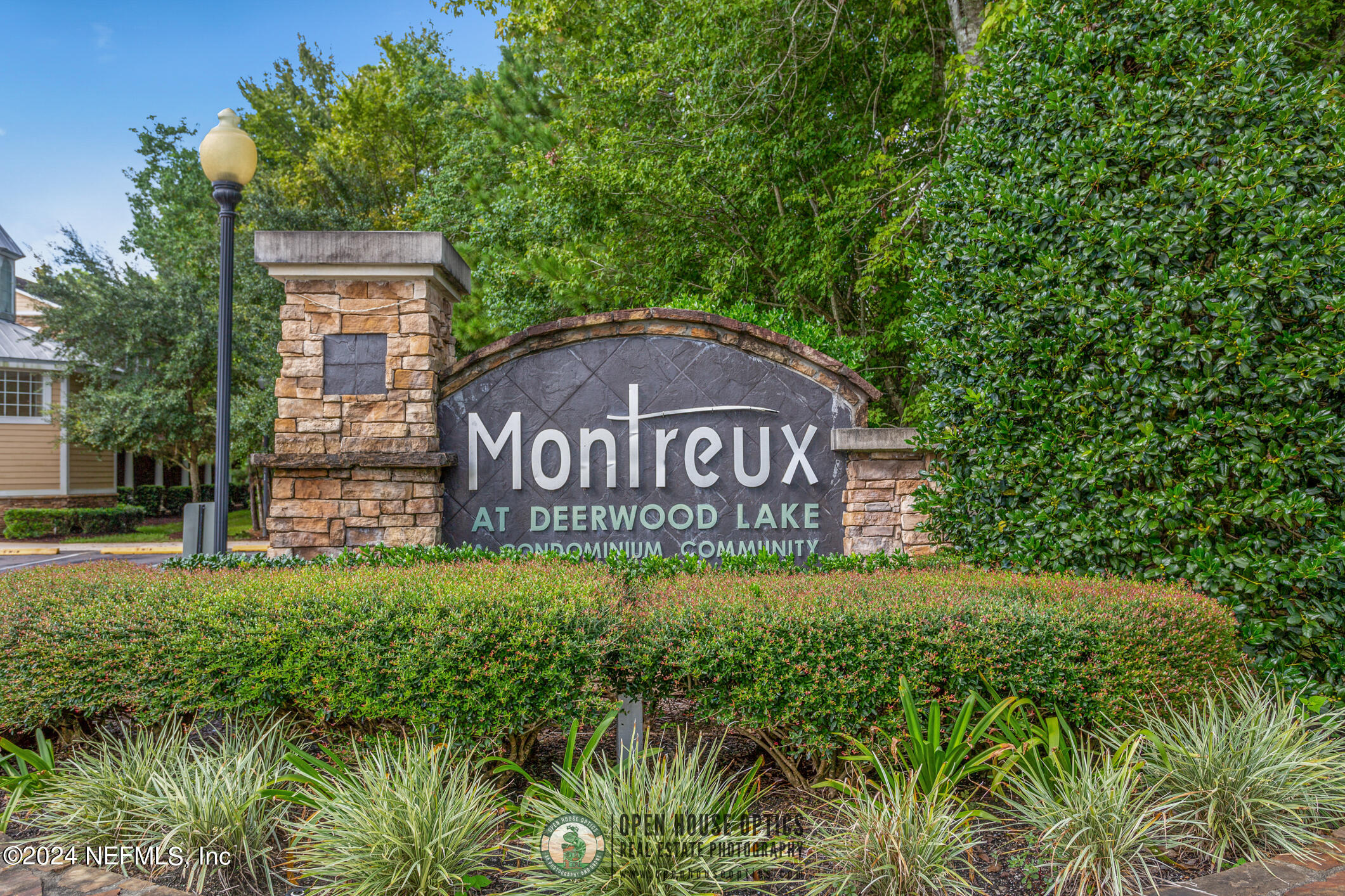 8550 Touchton Road, Unit 927 Jacksonville, FL 32216 - Photo 49 of 59 a sign of golf club on a wall under a tree