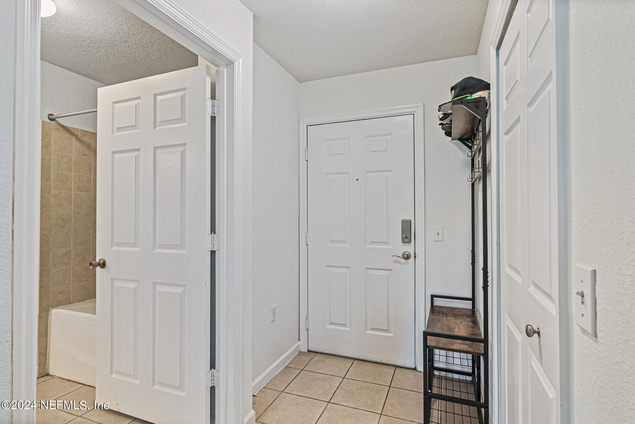 8550 Touchton Road, Unit 927 Jacksonville, FL 32216 - Photo 5 of 59 a view of a livingroom with a shower