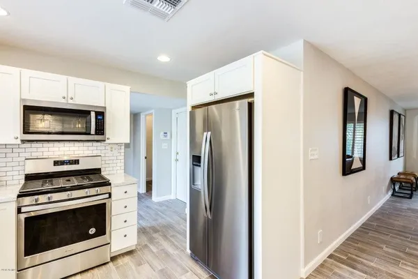 $4,400 | 2218 East Cactus Wren Drive, Phoenix, AZ 85020