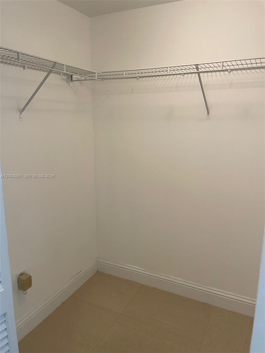 41 Southeast 5th Street, Unit 1614 Miami, FL 33131 - Photo 11 of 23 a view of a room