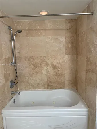 $2,800 | 41 Southeast 5th Street, Unit 1614, Miami, FL 33131