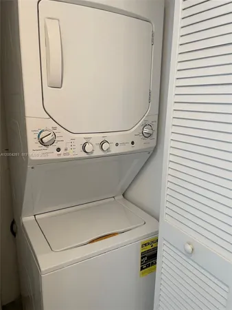 $2,800 | 41 Southeast 5th Street, Unit 1614, Miami, FL 33131