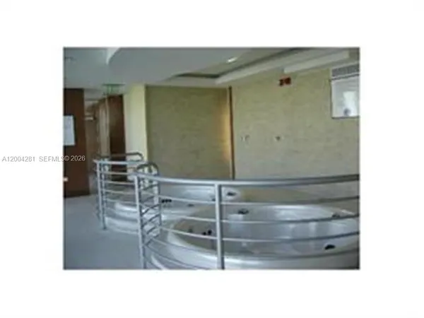 $2,800 | 41 Southeast 5th Street, Unit 1614, Miami, FL 33131