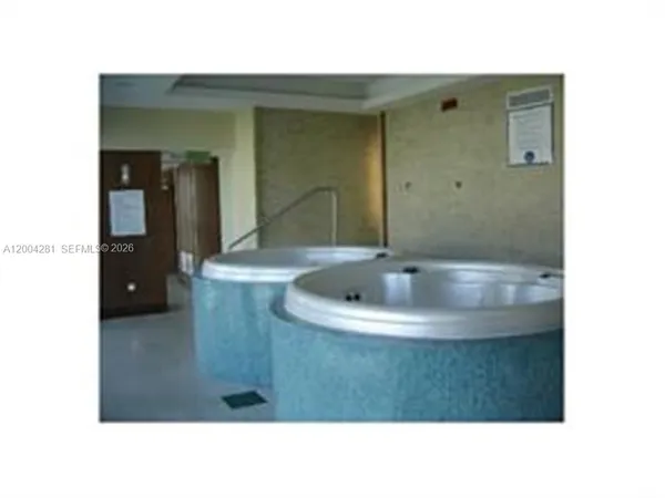 $2,800 | 41 Southeast 5th Street, Unit 1614, Miami, FL 33131