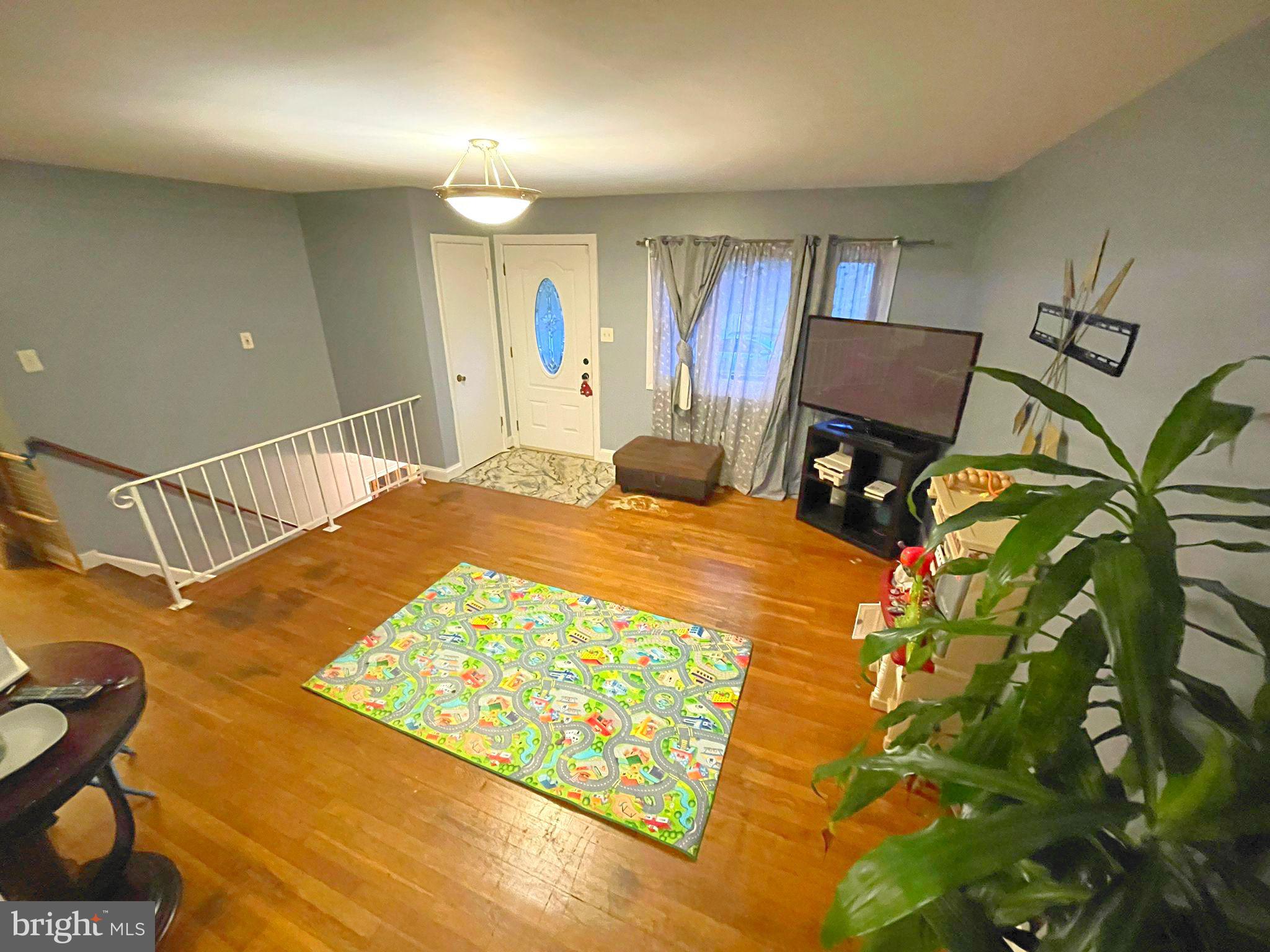 14333 Fullerton Road Woodbridge, VA 22193 - Photo 2 of 25