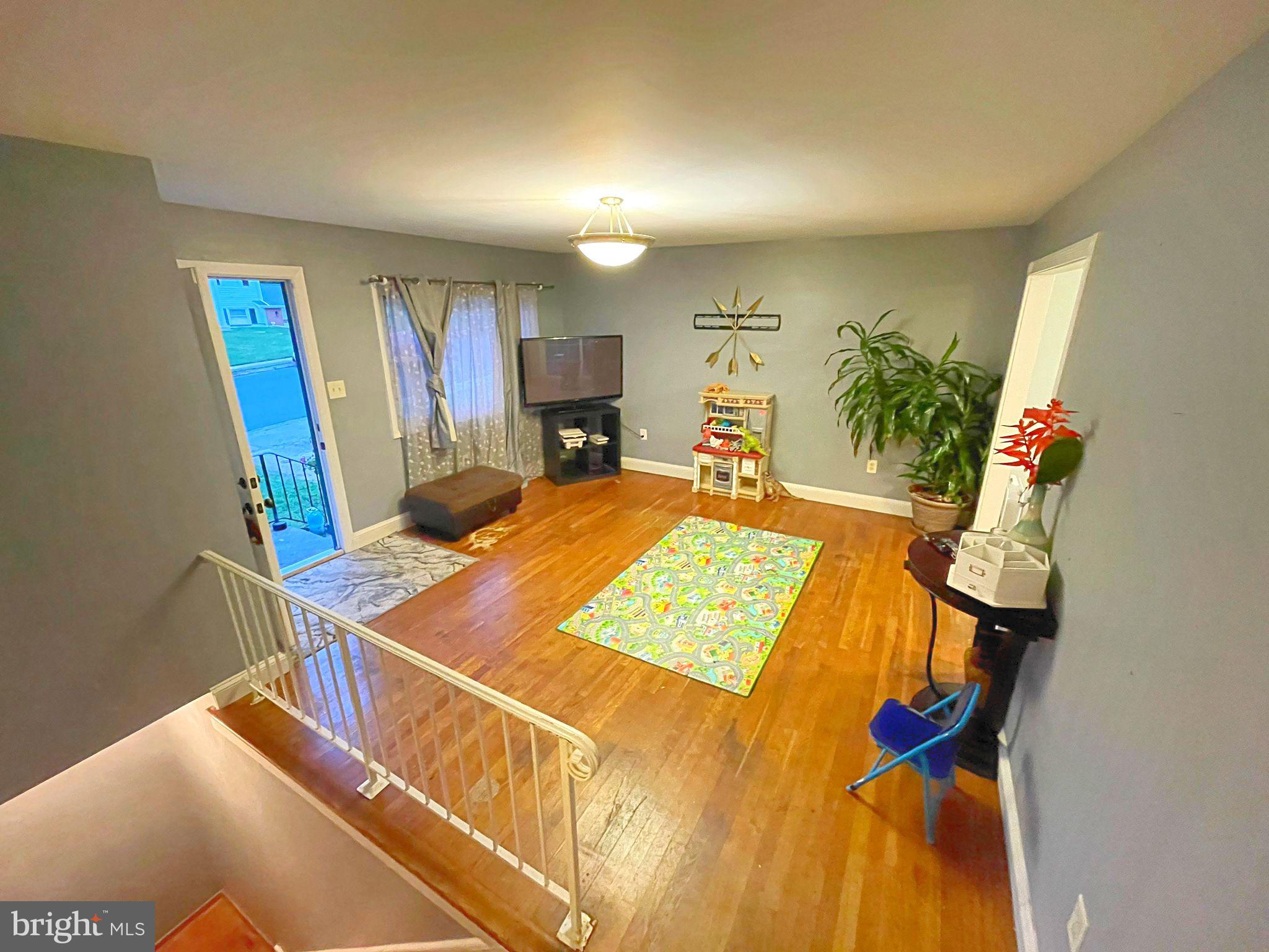14333 Fullerton Road Woodbridge, VA 22193 - Photo 3 of 25