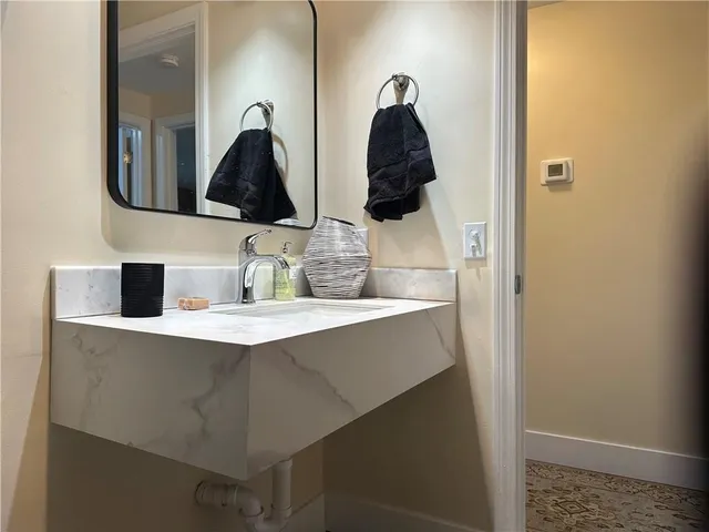 $2,300 | 351 New London Avenue, Unit 501, Warwick, RI 02886