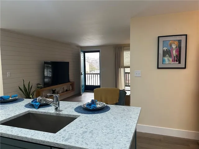 $2,300 | 351 New London Avenue, Unit 501, Warwick, RI 02886