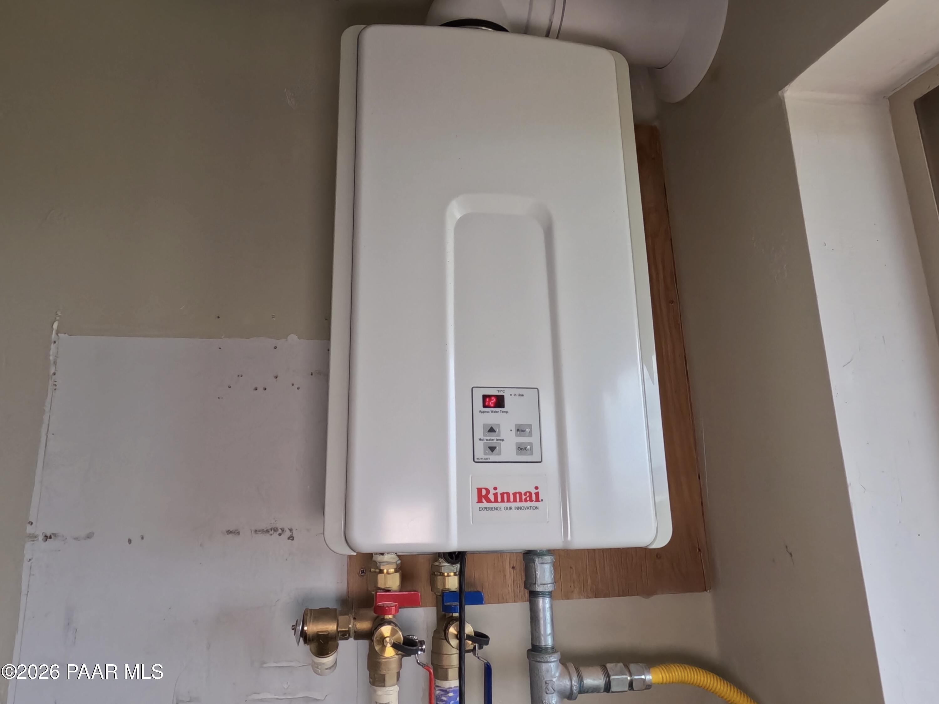 33867 West Whiskey River Road Seligman, AZ 86337 - Photo 17 of 50 Instant water heater