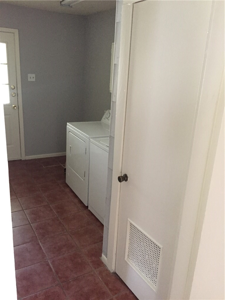 705 Franklin Boulevard Austin, TX 78751 - Photo 13 of 19 laundry room