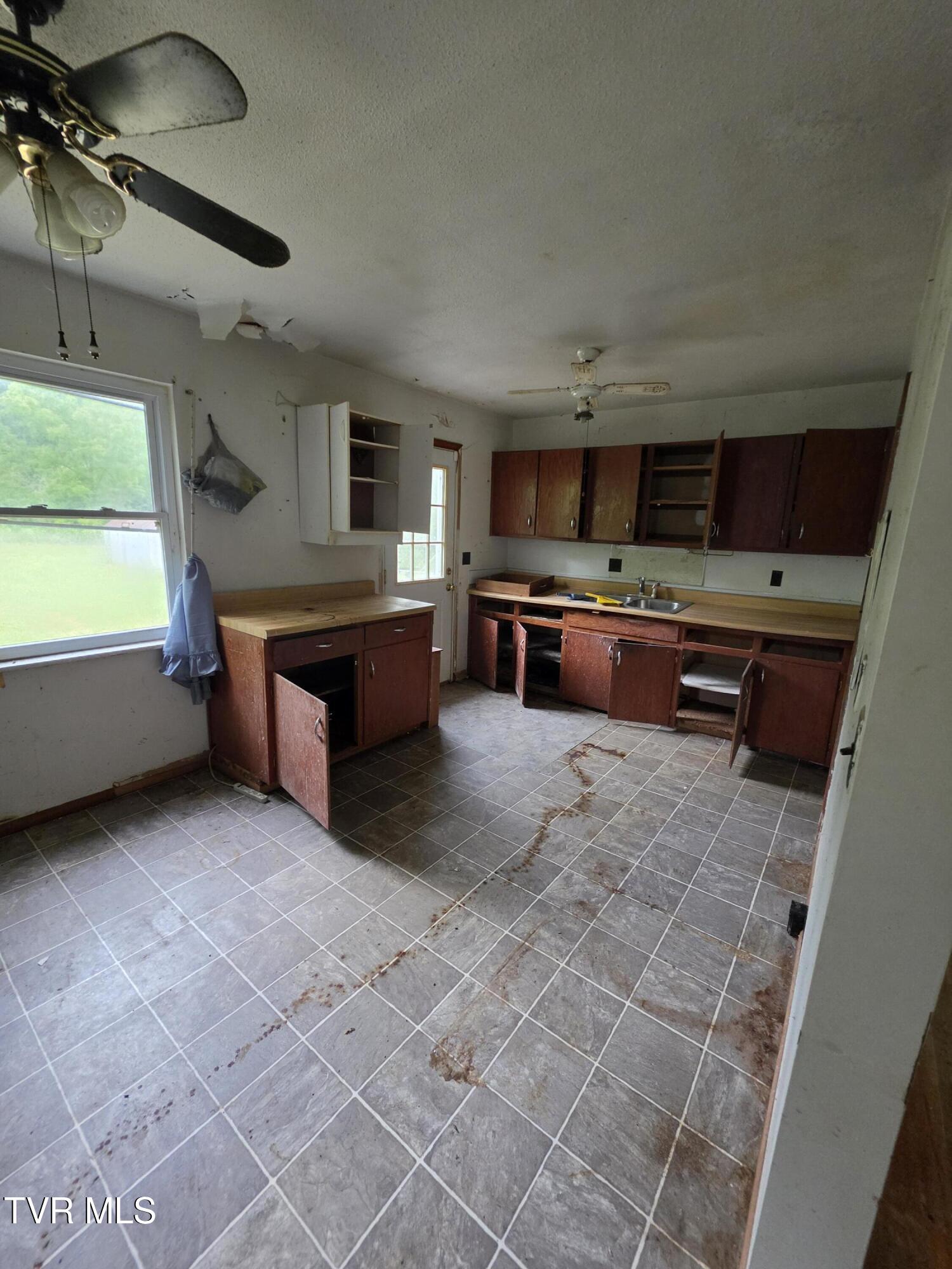 4544 Powell Valley Road Big Stone Gap, VA 24219 - Photo 7 of 8 12176